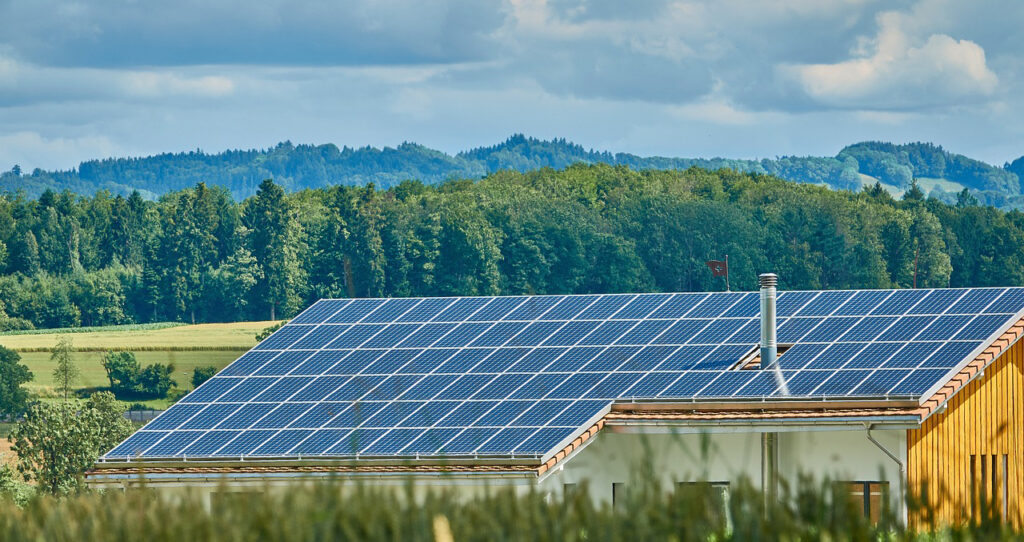 Sunshine Solar team installing commercial solar panels in Harda, helping businesses switch to renewable energy